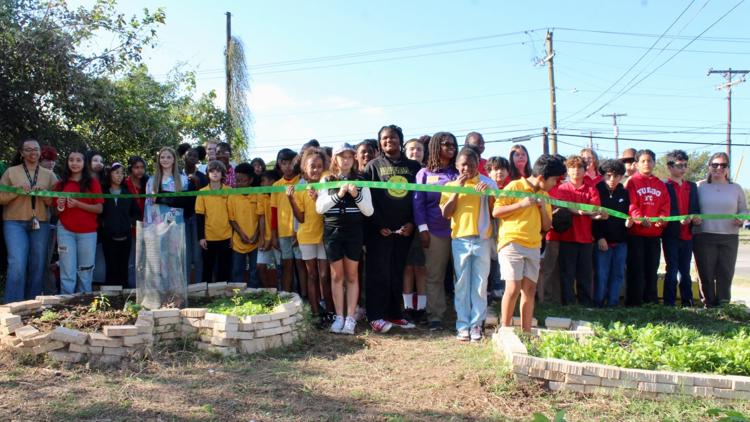 Keep Waco Beautiful hosts ribbon cutting to celebrate Green Schools project growth — College Station Schools news