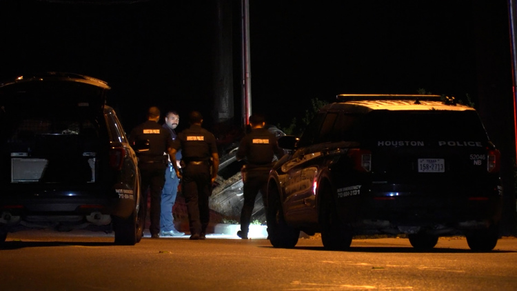 36-year-old DJ killed after being ejected from car in rollover crash, Houston police say — KHOU 11 (Houston), College Station Community news